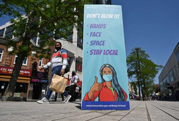 Gyorsan terjed a delta vírusmutáns a briteknél. Nem biztos, hogy két hét múlva enyhítenek