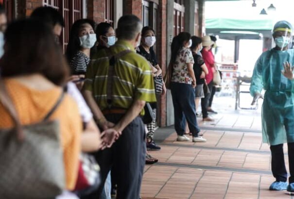 Sorra kapja Tajvan a vakcinaadományokat, lakossága „totálisan kiszolgáltatott” egy újabb hullámmal szemben