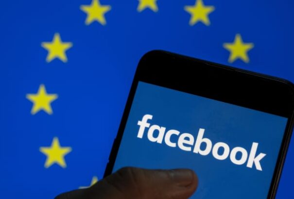 Az EU és a britek is vizsgálatot indította a Facebook ellen