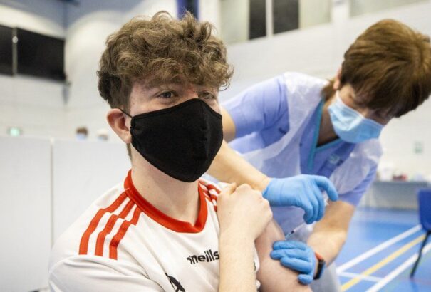 A görög kormány 150 eurós jutalmat ad azoknak a fiataloknak, akik beoltatják magukat