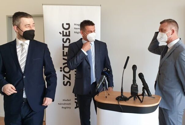 Bizonytalan a pártegyesülés jövője: Az Összefogás és a Most-Híd elutasította az MKP feltételeit