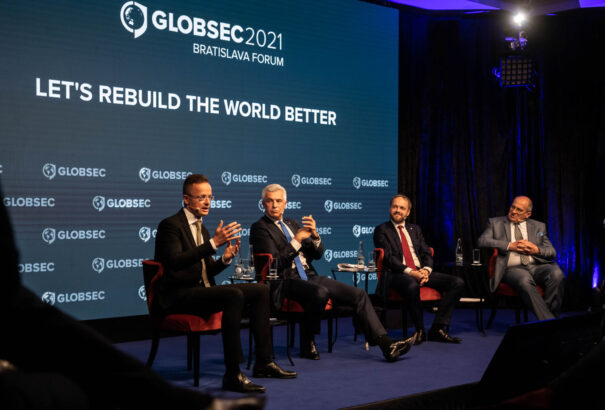 Globsec V4-fórum: Kemény versennyel rajtol az új világrend, ahol a siker előfeltételei az erős tagállamok