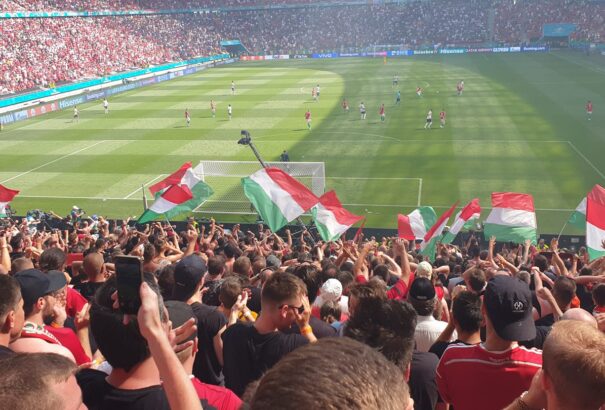 Közös himnuszéneklés a Puskás Arénában a magyar-francia után – VIDEÓ