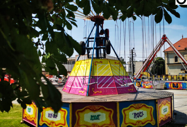 Ünnepi hangulat Vásárúton – A búcsú képeivel