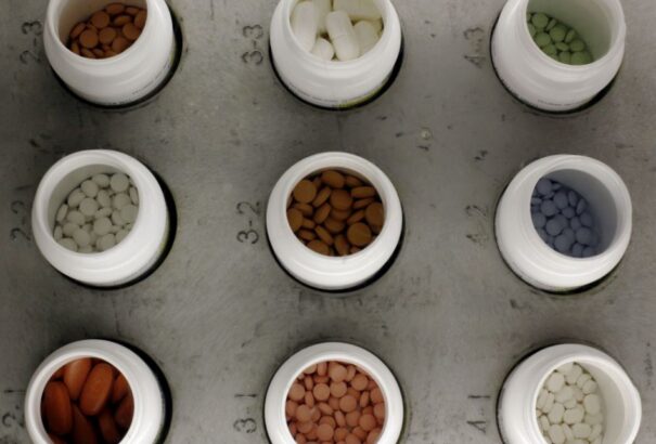 Az EU bemutatta a koronavírus elleni öt legígéretesebb gyógyszert