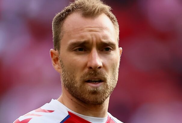 Foci Eb – Eriksen üzent a kórházból: A körülményekhez képest jól vagyok (Fotó)