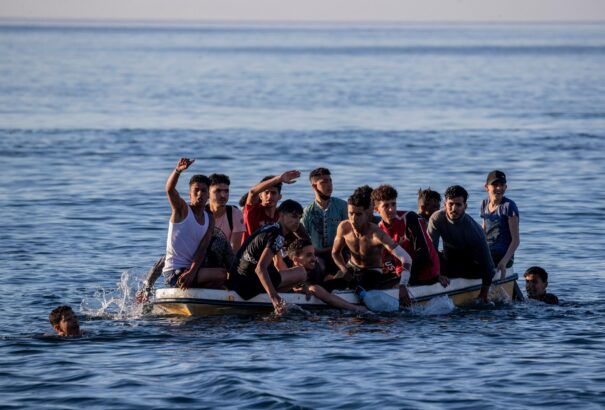 Küszöbön az újabb afrikai migránshullám, Párizs, Athén és Róma már nagyban készülődik