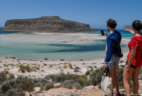 Az EU kibővítette a járványügyi szempontból biztonságosnak ítélt országok listáját