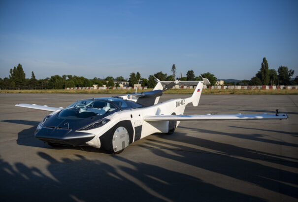 Bemutatásra került Štefan Klein új repülő autója. Az AirCar útja Nyitráról Pozsonyba fél óráig tartott