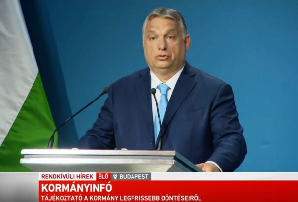 Orbán a térdelésről: Magyar ember csak Isten, a hazája és szerelme előtt térdel le