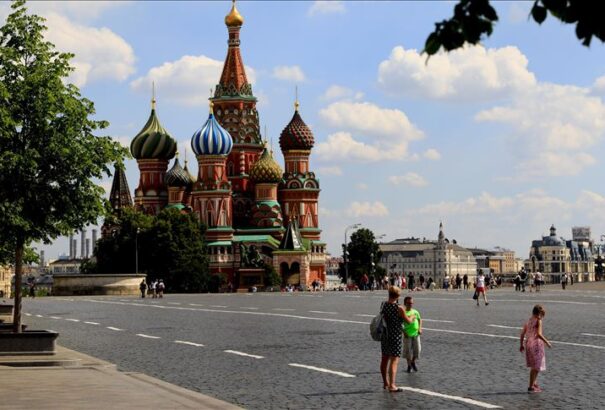 A moszkvai polgármester szerint az új vírusvariánsok miatt megugrott az újonnan regisztrált fertőzöttek száma