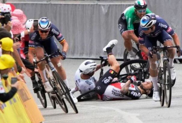Tour de France 2021, 3. szakasz: Sagan óriásit bukott az utolsó kanyarban – Kép, videó