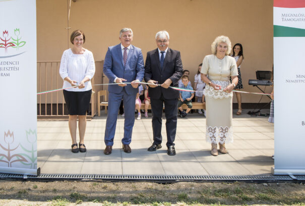 „Megvan az ideje az építésnek” – Átadták a hanvai református óvodát