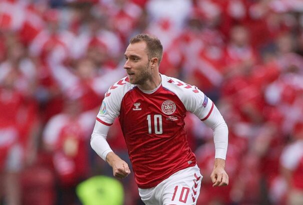 Foci Eb: Beültethető defibrillátort kap Christian Eriksen