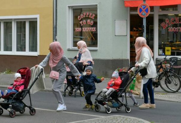 Évtizedes csúcsra emelkedett a születések száma Németországban márciusban