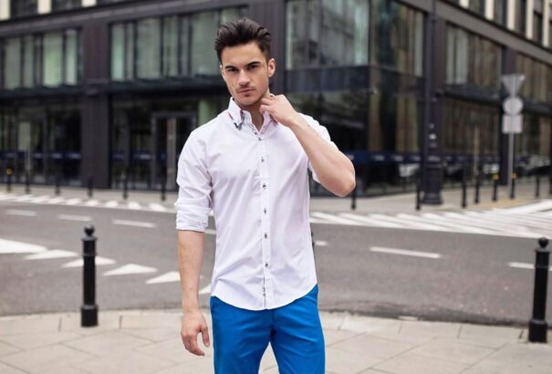 A legjobb alkalmi ruha – fehér férfi ing és farmer