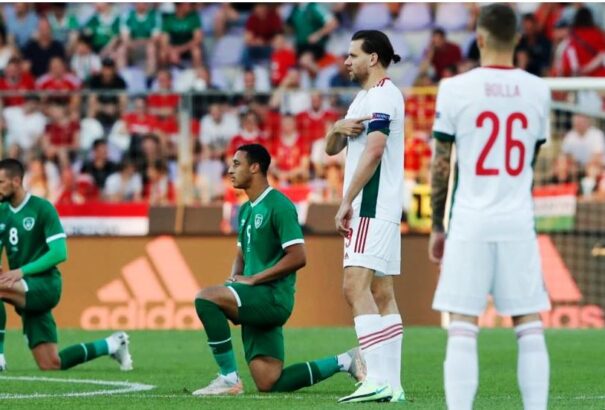 A Körkép.sk megkérdezi olvasóit a térdelési botrányról – Szavazással