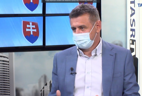 Solymos szerint nem volt hiba koalícióra lépniük a Smerrel 2016-ban. Szövetségbeli partnereit ellenben kritizálja