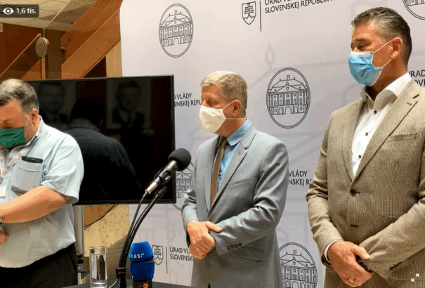 Lengvarský: Egyelőre nem korlátozzuk a külföldi kirándulásokat