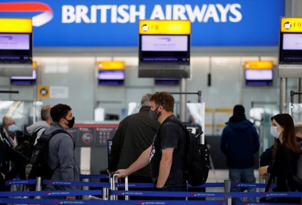 A teljesen beoltott személyek hamarosan karanténkötelezettség nélkül utazhatnak Angliába