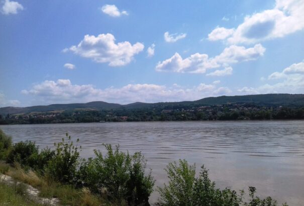 Ilyen volt a dunai árhullám Komáromnál és a környékén – Képekkel