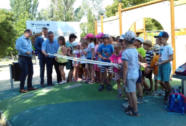 A komáromi óvodások ostrom alá vették a Csillag-erőd játszóvárat