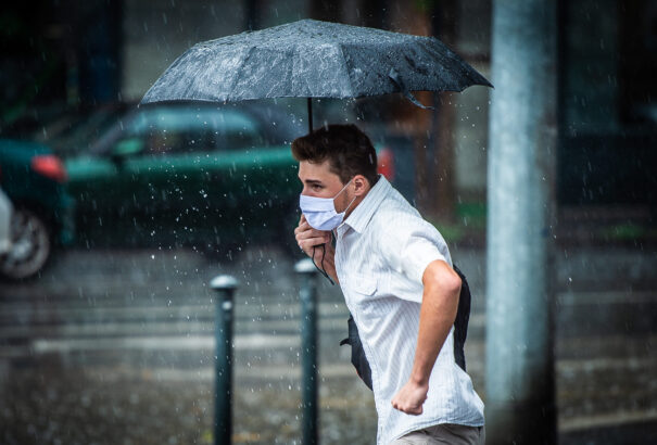 Több magyarlakta járásban is riasztás van érvényben a délután várható viharok miatt