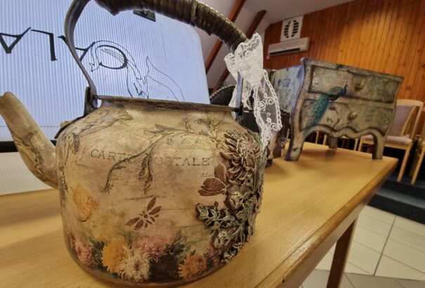 Utazás a művészet és a kézműveskedés világába – A nyékvárkonyi alkotótáborban jártunk (Képekkel)  