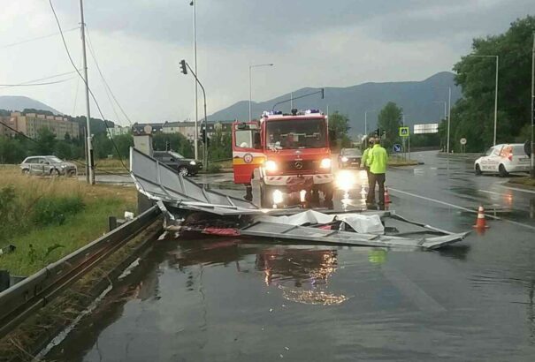 A múlt éjjeli zivatarok után több tízezer háztartás maradt áram nélkül Közép-Szlovákiában