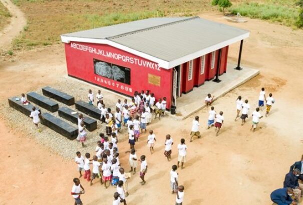 18 óra alatt kinyomtattak egy komplett iskolát, a módszer bárhol leverhetné az építőipari árakat