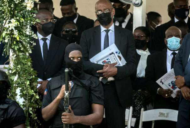 Lövések dördültek el a meggyilkolt haiti elnök temetésén
