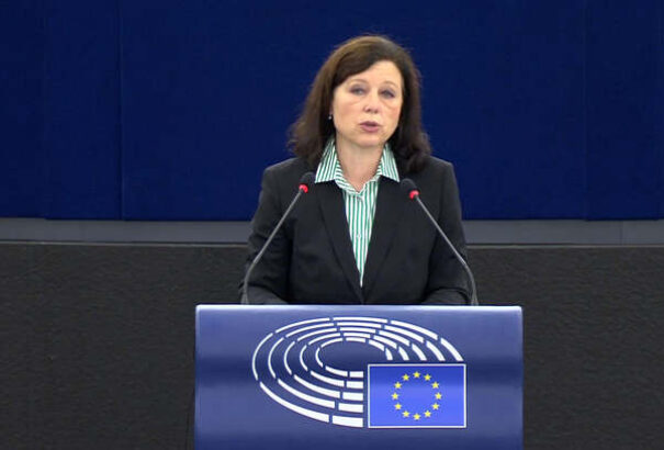 Jourová: az új magyar törvény hátrányosan megkülönböztető, ellentétes az EU alapértékeivel