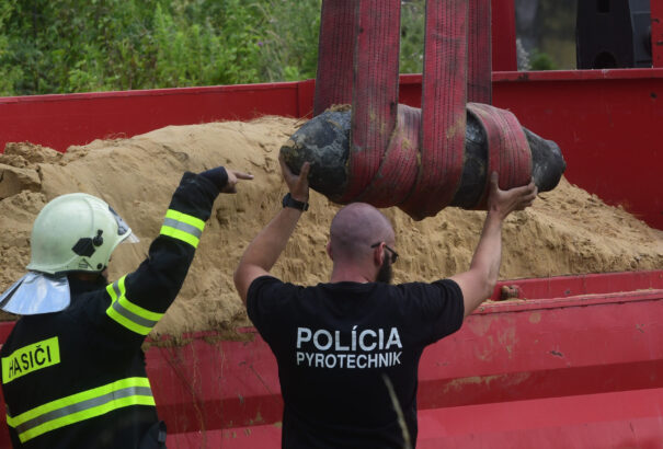 Kedd este lakott területen kívül hatástalanították a Pozsonyban talált légibombát