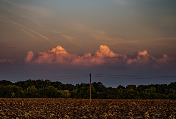 Zivatarok érkeznek: elsőfokú viharriasztás van érvényben kedd hajnalig