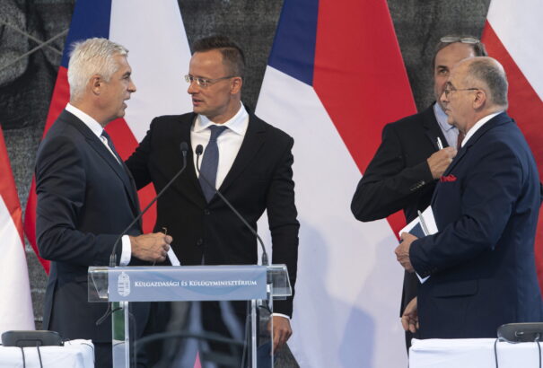 Szijjártó: a V4-ek segítenek Litvániának a migráció visszaszorításában