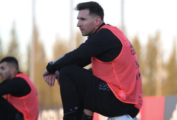 Sajtóhír szerint a PSG jobb szerződést ajánl Messinek, mint a Barca