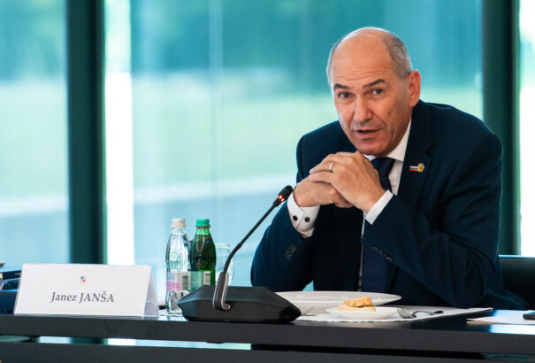 Szlovén miniszterelnök: a másként gondolkodók elítélése a legrövidebb utat jelenti az EU összeomlásához