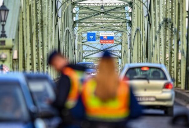 Meghátrált a minisztérium, könnyítések jönnek a határ túloldalán élő szlovák állampolgárok számára
