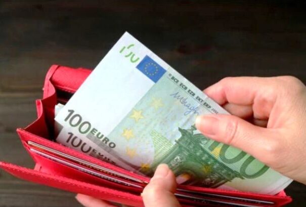 Október 1-jétől senkinek sem lesz alacsonyabb nyugdíja, mint 389,9 euró