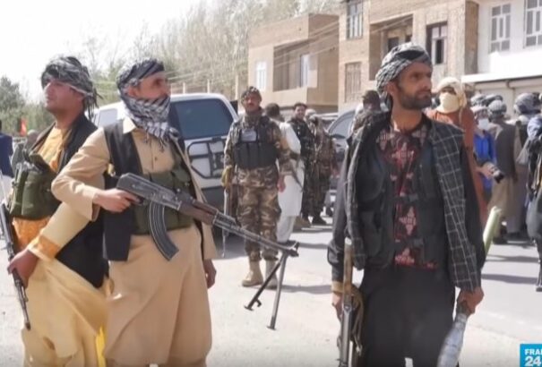 Egymás után esnek el a tartományi fővárosok Afganisztánban