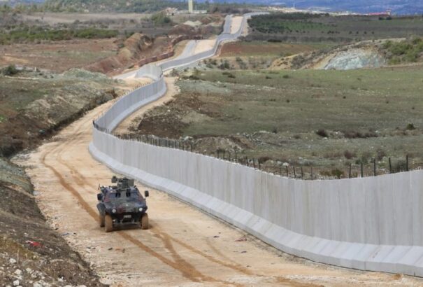 Fallal tartóztatnák fel a törökök az afgán migránsok tömegét