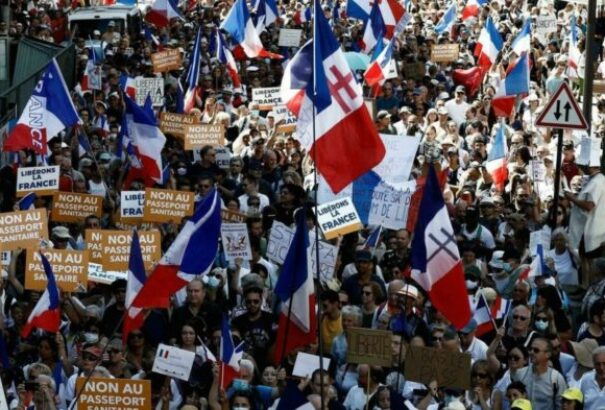 Ötödik hete tüntetnek Franciaországban a Covid-útlevél ellen