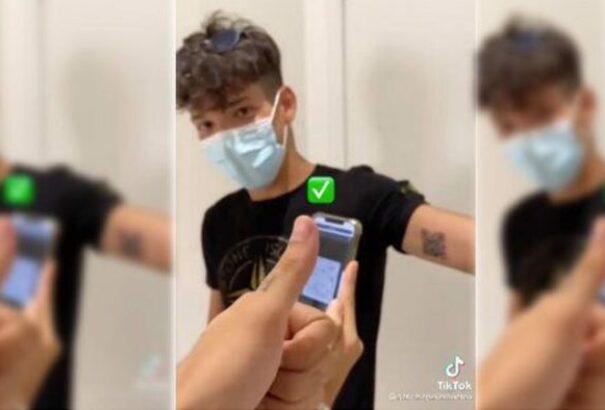 Magára tetováltatta az oltást igazoló QR-kódot egy olasz diák