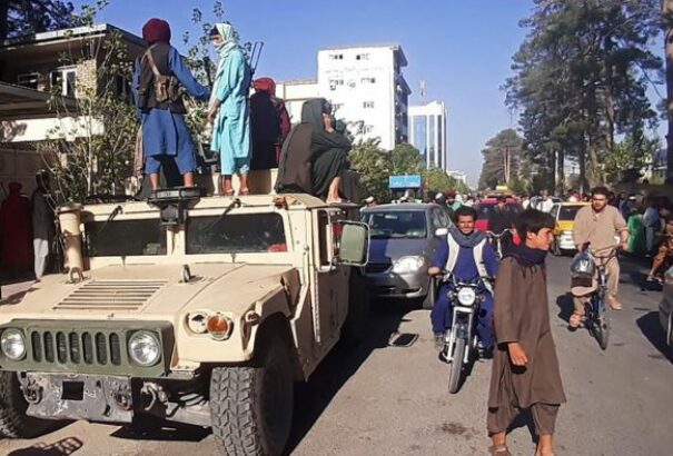 Folytatódik a tálib „villámháború”: elesett Mazar-i-Sarif és Dzsalalabad