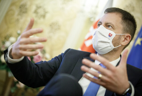 Szlovákia 24 személyt evakuált Kabulból, nyolcan közülük már a homonnai menekülttáborban vannak