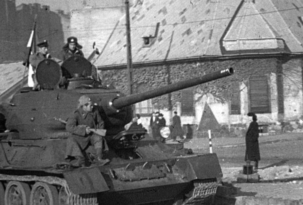 Úzvölgyi katonatemető – Elveszett, majd sokkal később megtalált kürt megszólaltatásával emlékeztek a 77 évvel ezelőtti csatára