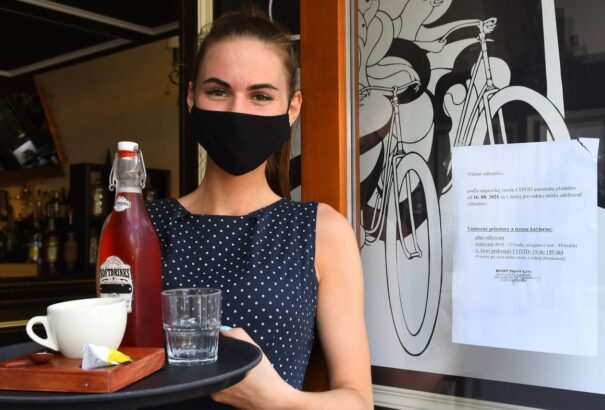 Az üzletek és a szolgáltatások üzemeltetőinek két kézikönyvet tettek közzé a COVID-automatával kapcsolatban