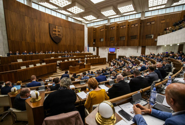 AKO-felmérés: Míg a Hlas 20% alá csökkent, az SaS, a Smer és az OĽaNO támogatottsága növekszik