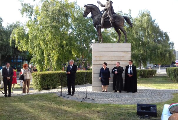 Felemelő ünnepséggel emlékeztek Szent István államalapító királyunkra Komáromban