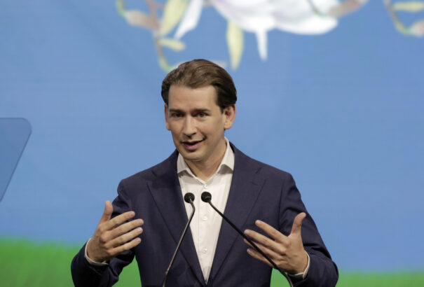 Újraválasztották Sebastian Kurzot az ÖVP élére